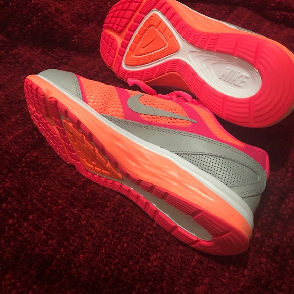 Nikes - Picture 3 of 3